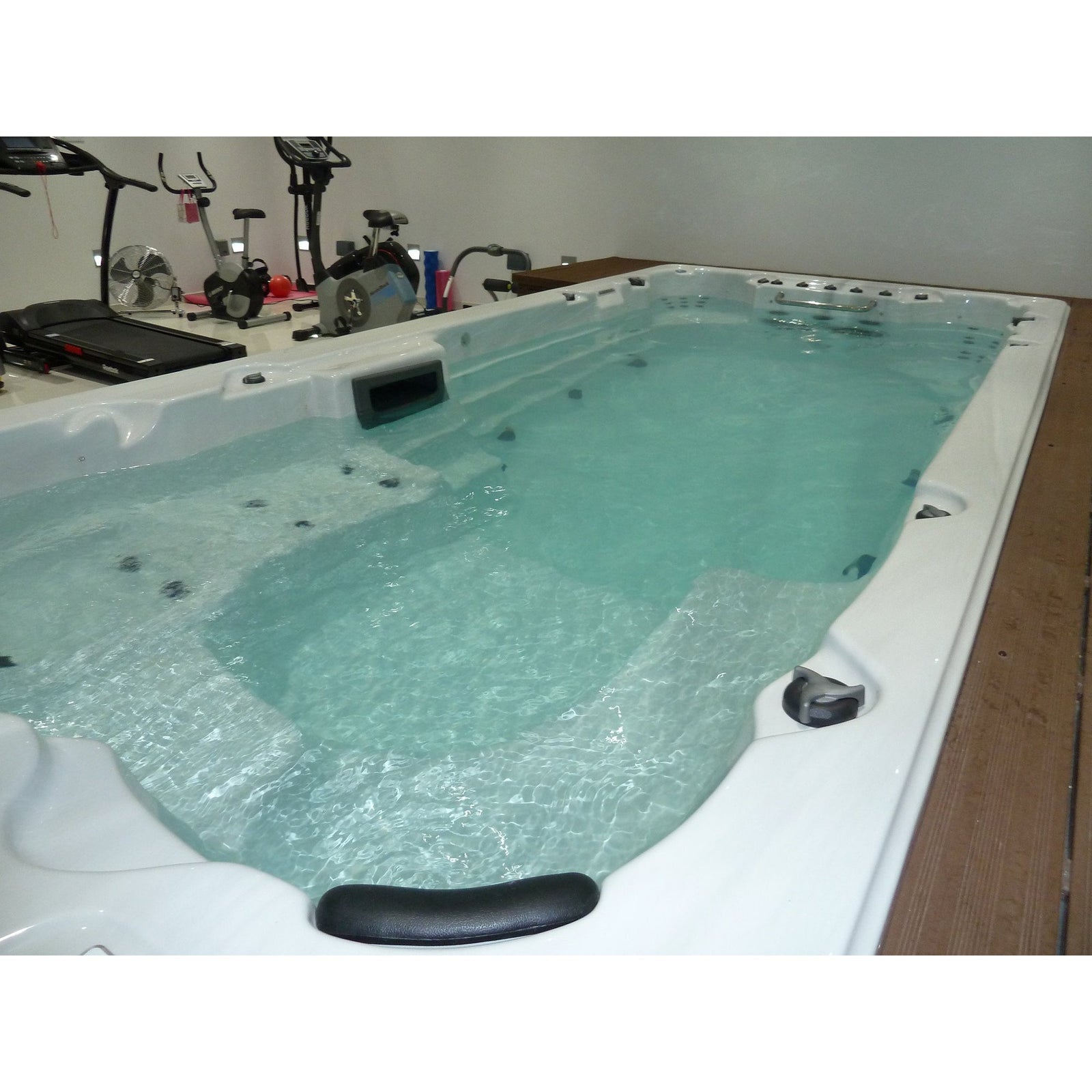Canadian Spa 16ft Swim Spa 19HP-Jet 7-Person XTrainer