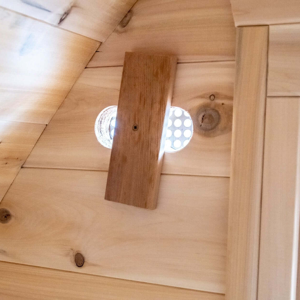 Dundalk Leisurecraft Canadian Timber 2-4 Person MiniPOD Sauna | CTC77MW