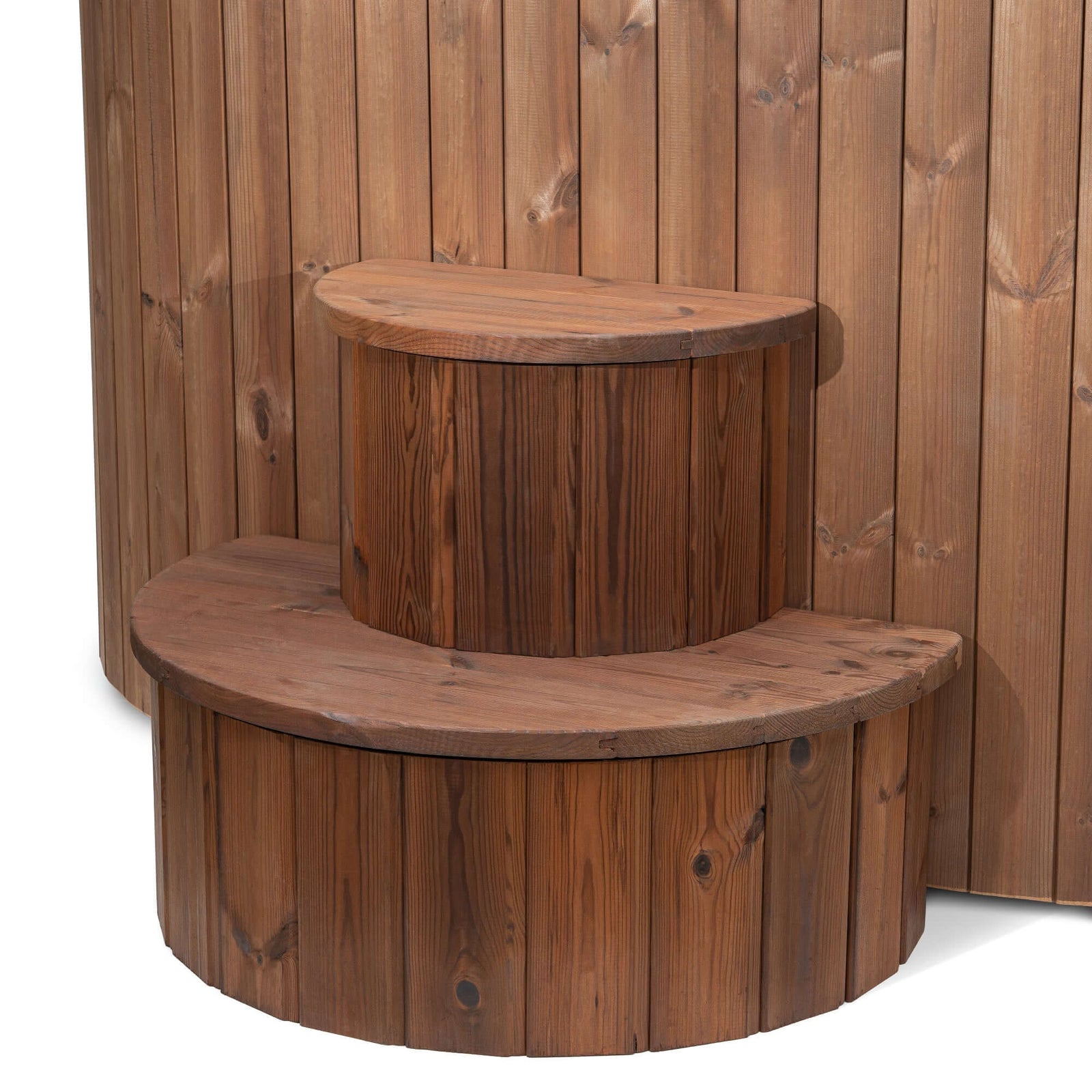 Close-up of the wooden steps of SaunaLife S2N immersion tub