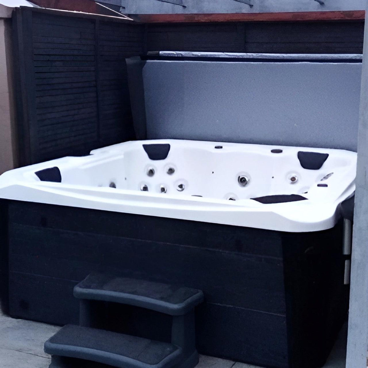 Platinum Spas Bari 32 Amp 5-6 Person Hot Tub w/ Bluetooth Audio