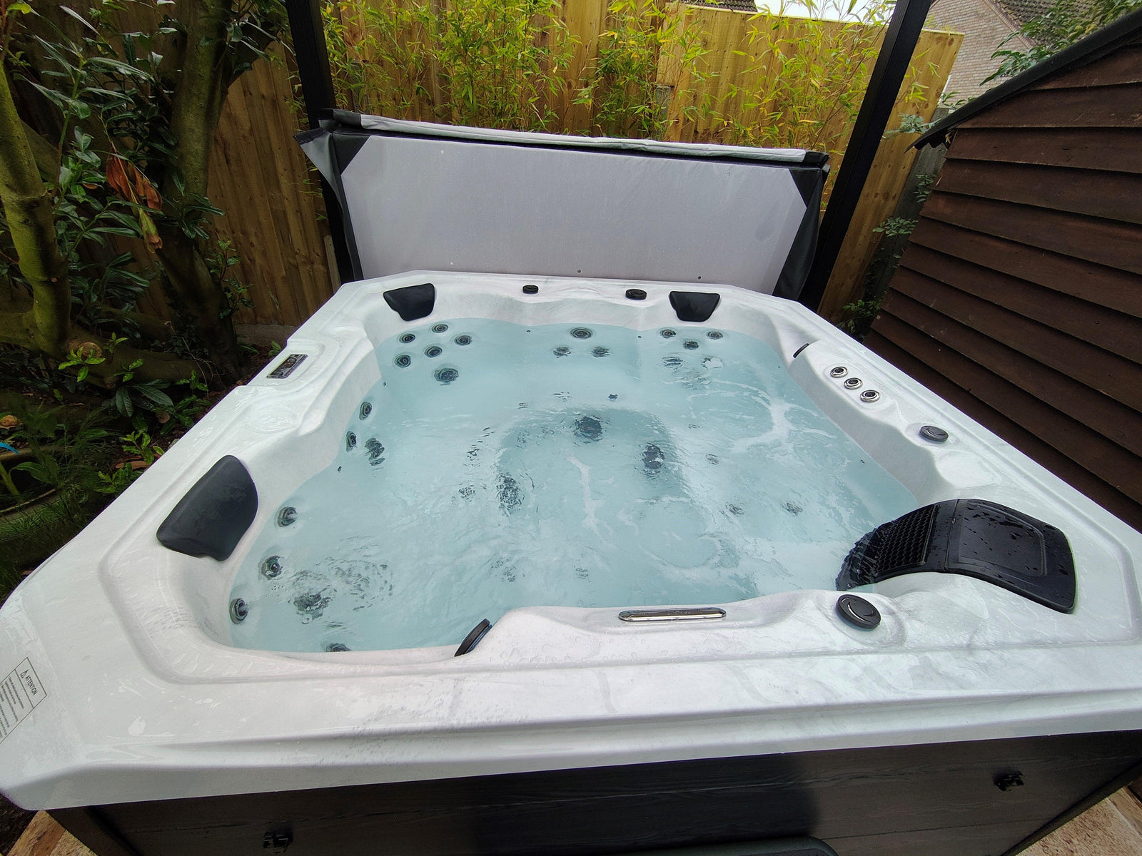 Platinum Spas Venezia 32 Amp 6 Person Hot Tub